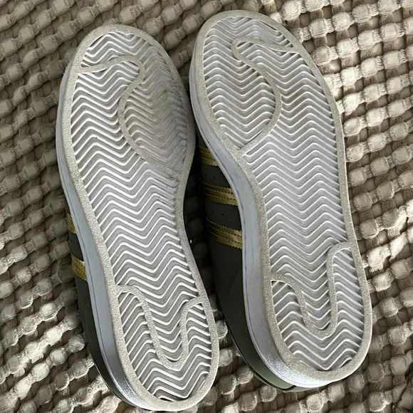 Adidas Super Star women’s 6 - Picture 4 of 4